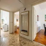 4 Bedrooms, 10 Guests, 250Sqm, Terrace, 5Mn Duomo