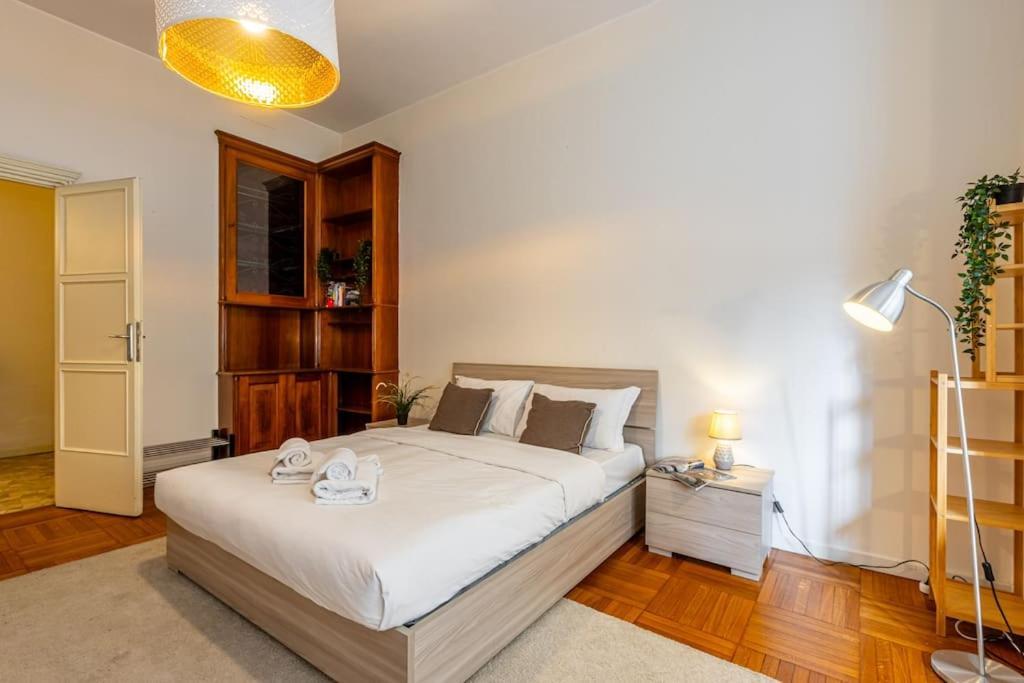 4 Bedrooms, 10 Guests, 250sqm, Terrace, 5mn Duomo