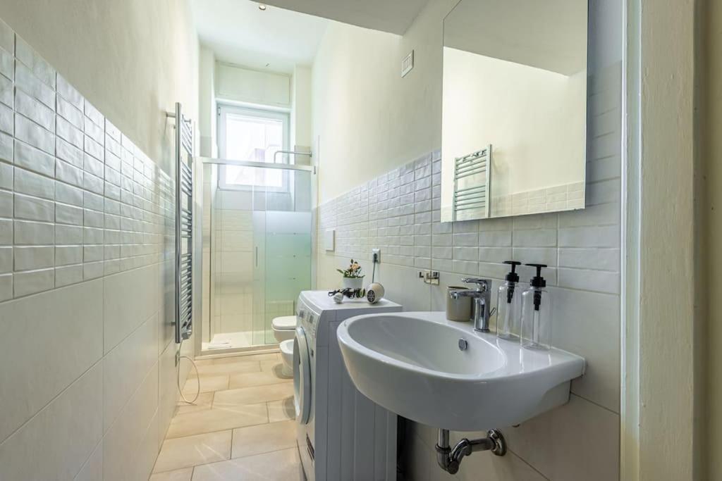 4 Bedrooms, 10 Guests, 250sqm, Terrace, 5mn Duomo * Milan