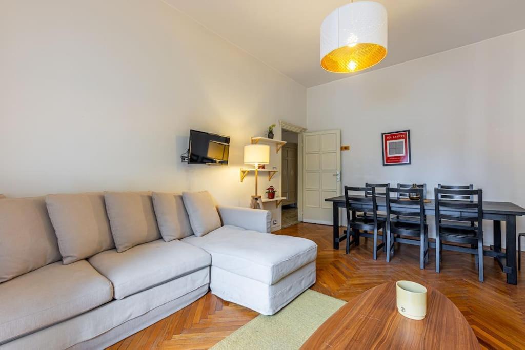 4 Bedrooms, 10 Guests, 250sqm, Terrace, 5mn Duomo *